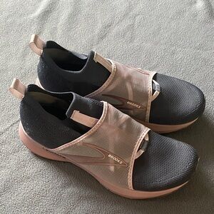 Brooks Women's Athletic Shoes in Pink and blue